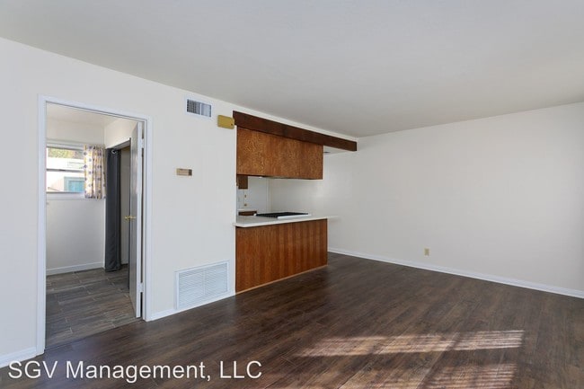 Building Photo - Studio, 1 bath Apartment - 456 N Baldwin Ave