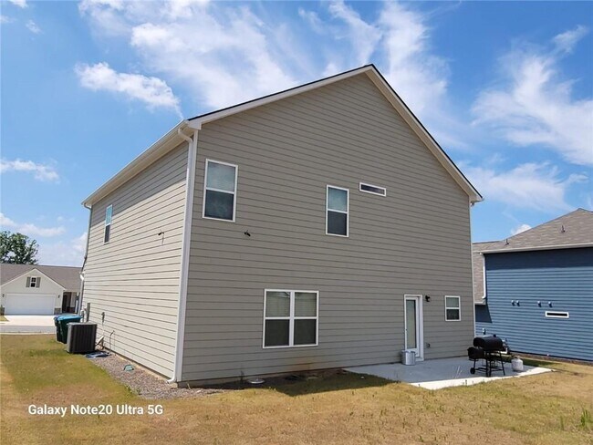 Foto del edificio - 1207 Lyndhurst Ln