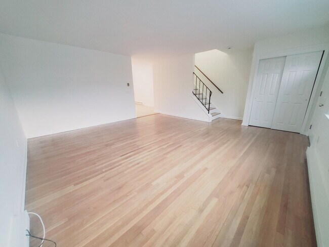 Foto del edificio - 94 Harbor Dr