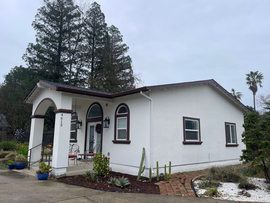 Primary Photo - Newly Build Custom Cottage near Arden Park