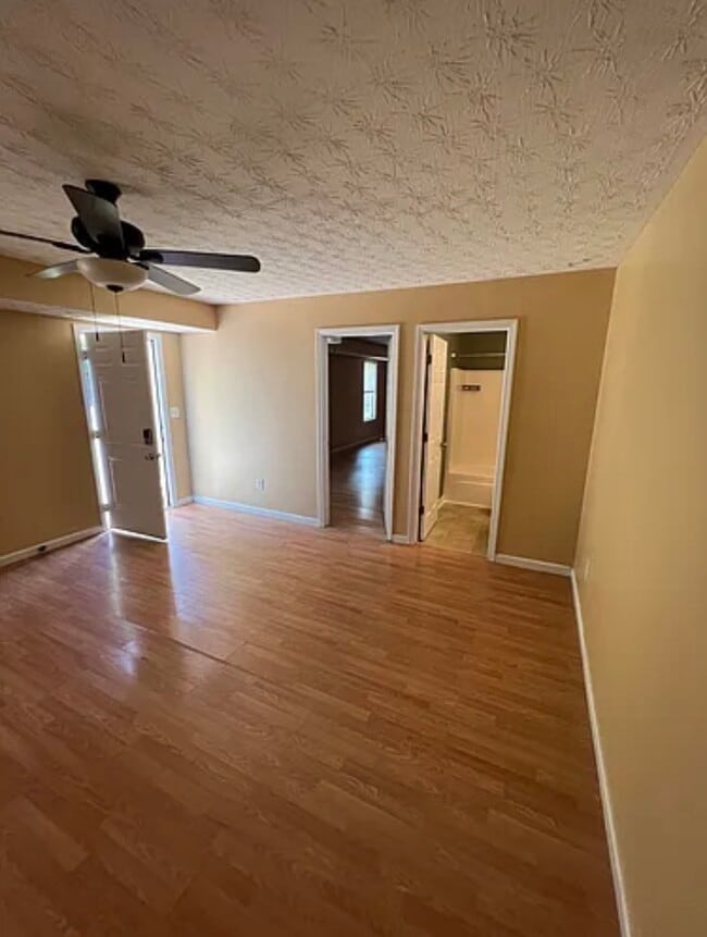 Building Photo - 70 Trelawney Dr