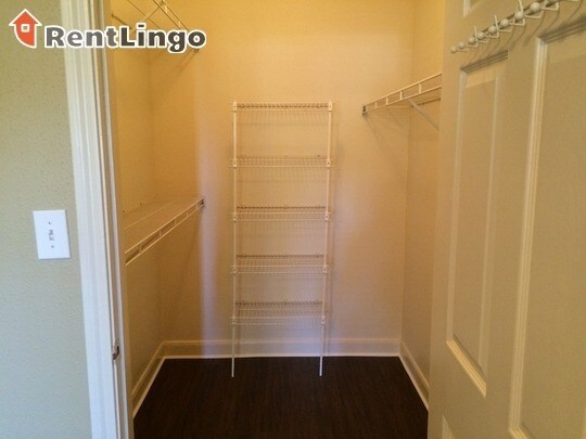 Building Photo - 4620 N Braeswood Blvd