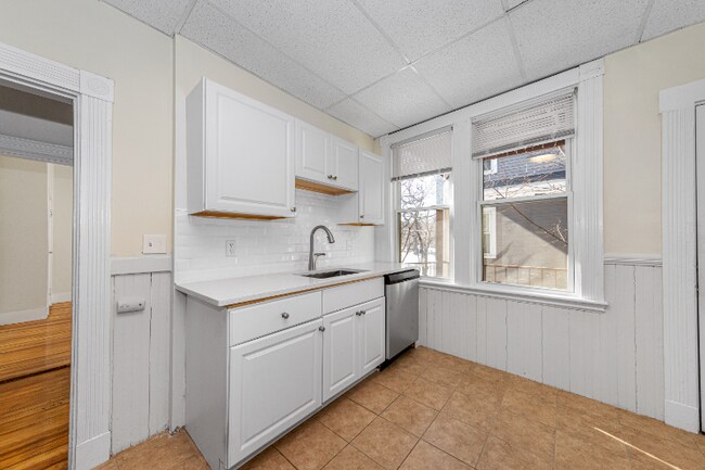 Building Photo - 43 Brackett St