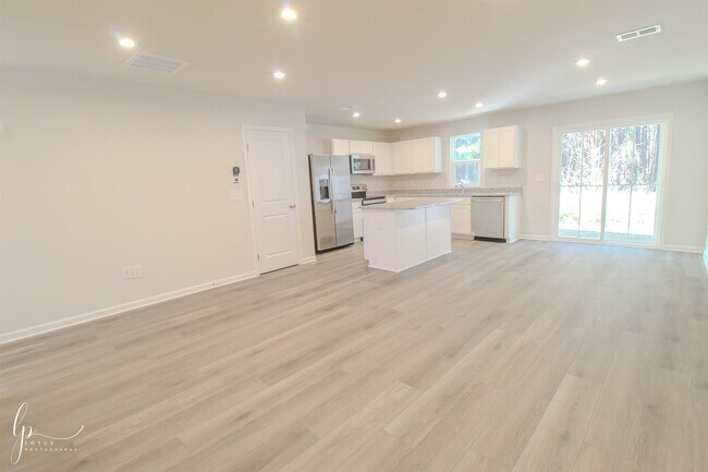 Foto del edificio - 237 Christiana Ln