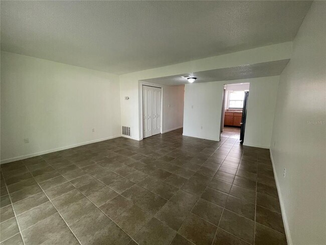 Foto del edificio - 221 S Cypress Way