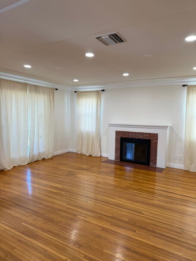 Building Photo - 2523 S Bentley Ave