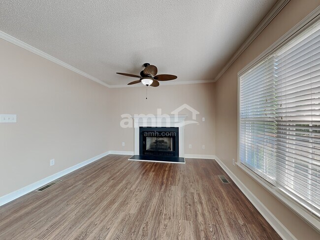 Building Photo - 6620 Valleyoak Dr
