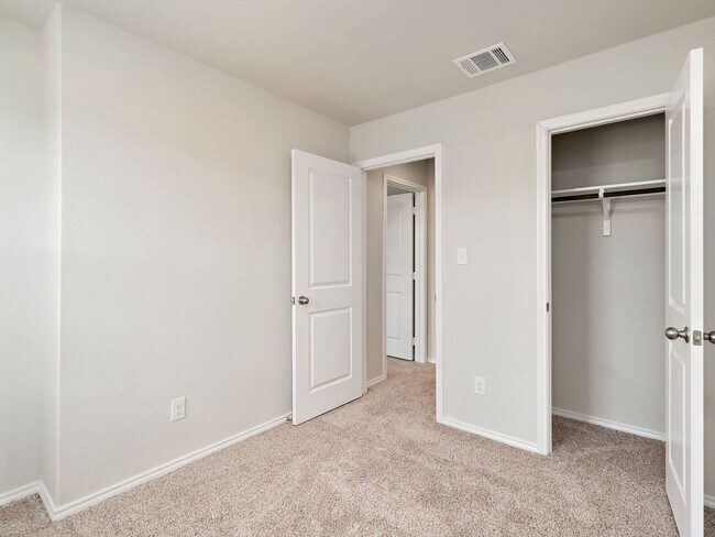 Foto del edificio - New Unit Available for Rent! Move In Speci...