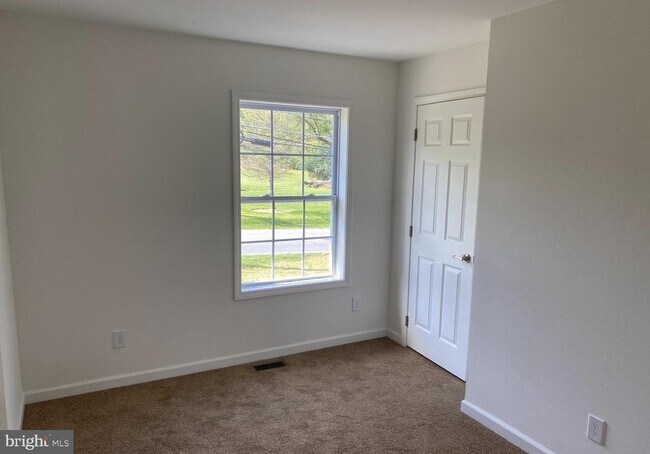 Building Photo - 277 Bondsville Rd