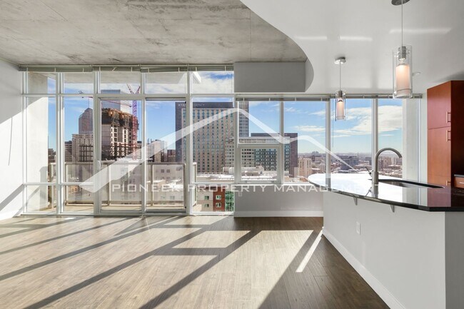 Foto del edificio - Luxury Condo with Stunning Views and Central AC