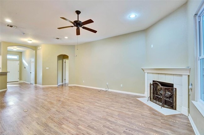 Building Photo - 644 Columbine Ave