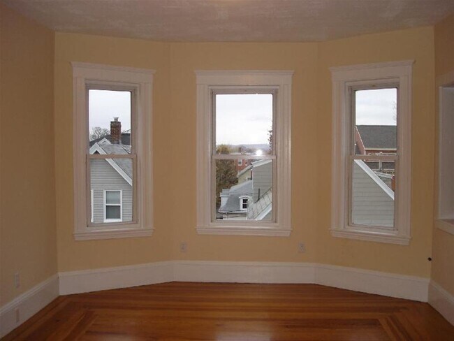 Building Photo - 5 Belmont Sq