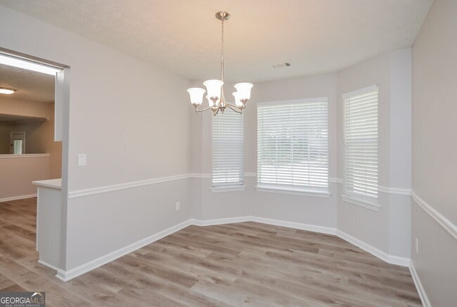 Building Photo - 237 Fox Run