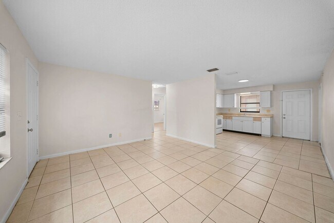 Building Photo - 5551-5553 5th Ave