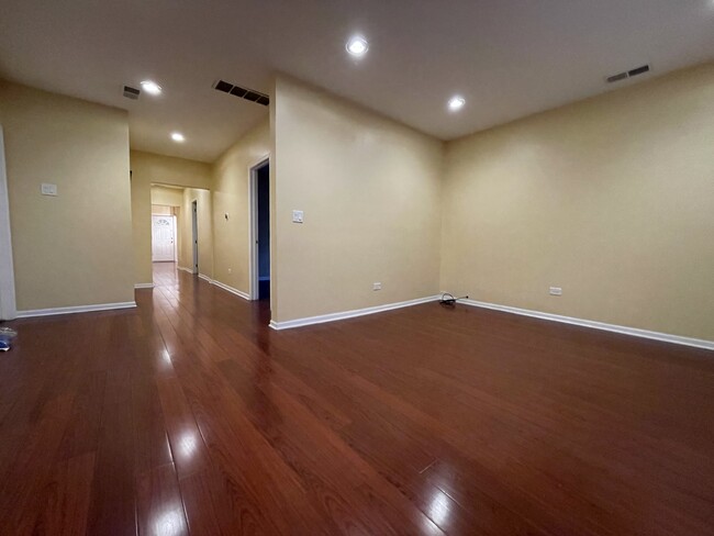 living room - 3087 S Bonfield St