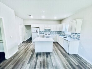 Building Photo - 7509 Lazy Creek Dr