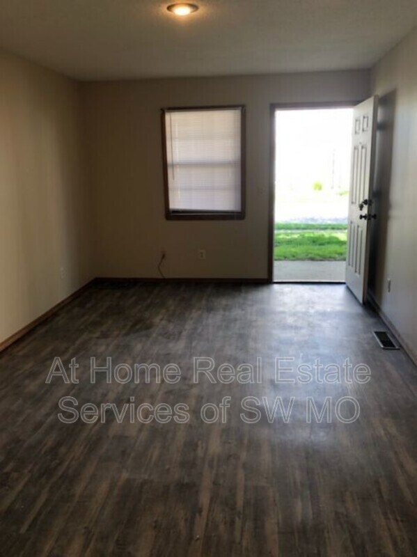 Building Photo - 720 S Kimbrough Ave