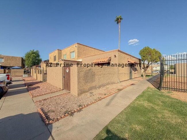Photo - 1455 N 53rd Dr House
