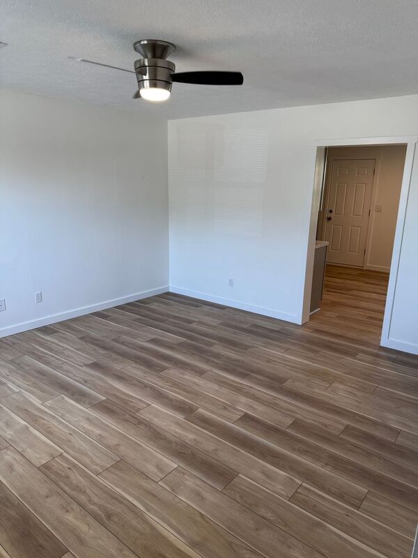 Foto del edificio - 623 E Bain St