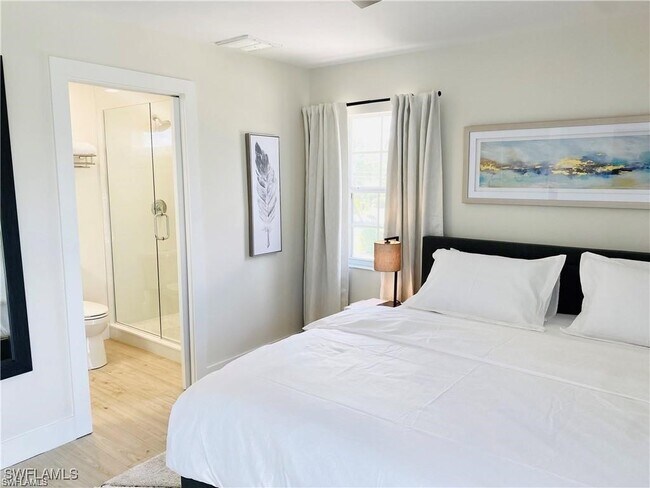 Foto del edificio - 803 104th Ave N