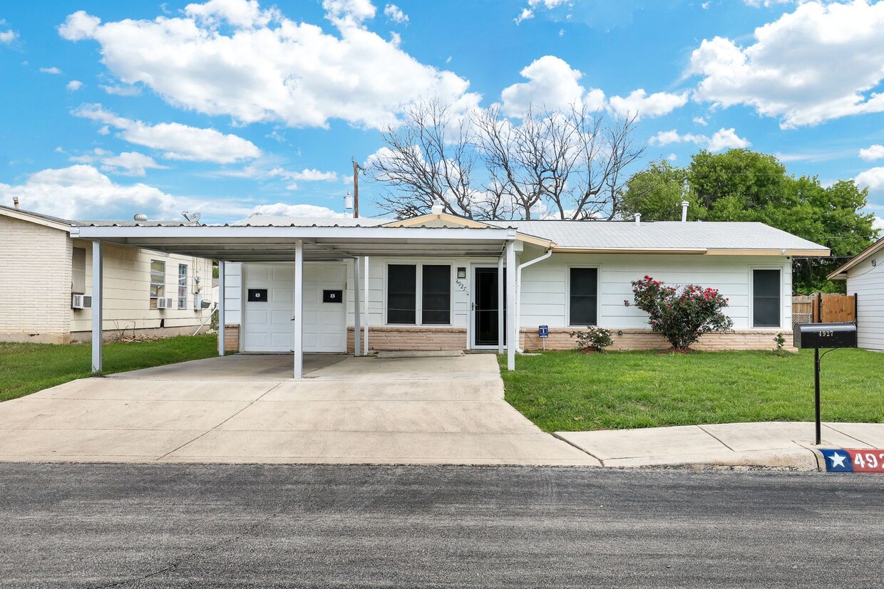 Primary Photo - Spacious Single-Story Home with Convenient...