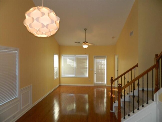Building Photo - 1809 Willow Branch Ln