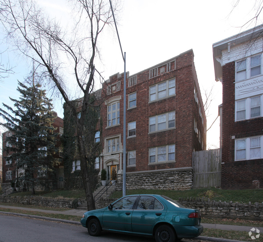 Building Photo - 1305-1307 Valentine Rd