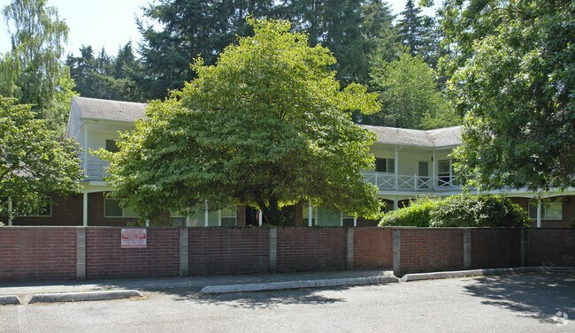 Clover Creek Manor Apartments Lakewood, WA