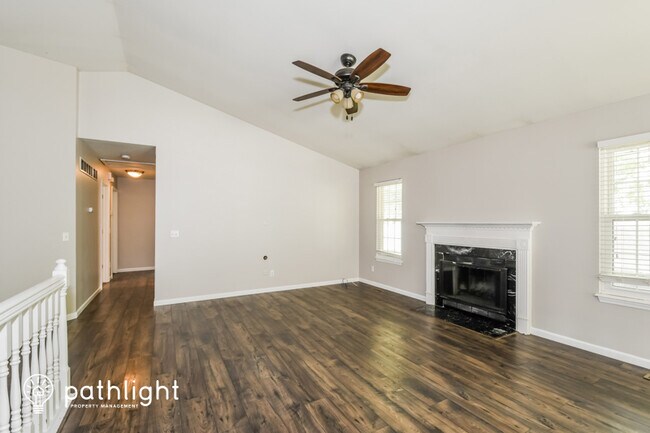 Foto del edificio - 724 Woodland Ridge Drive