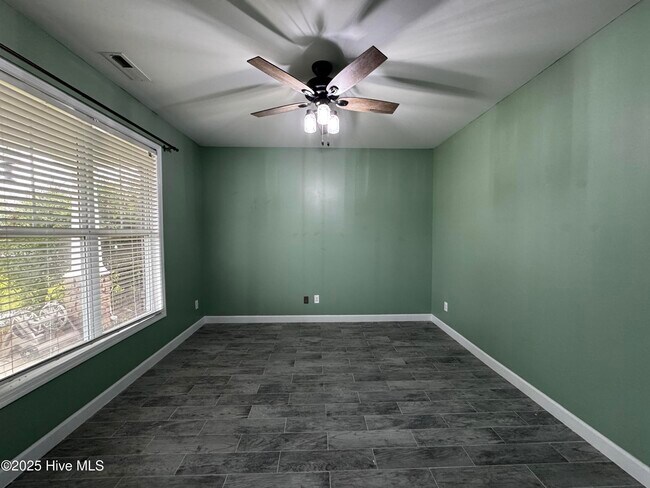 Foto del edificio - 231 Southwoods Ln