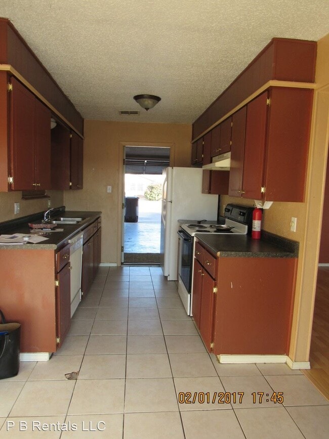 Building Photo - 3 br, 2 bath House - 1705 SE Jarman Ave