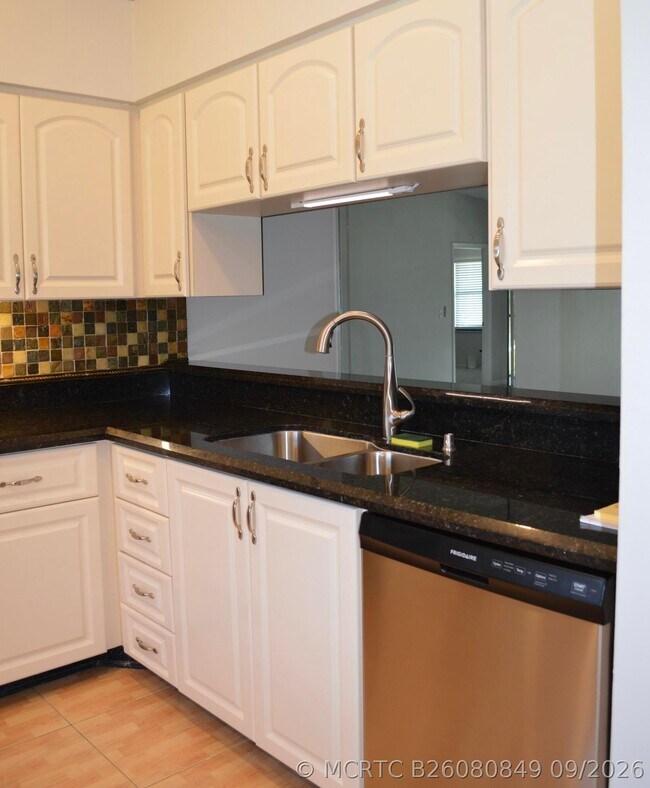 Building Photo - 301 Sabal Ridge Cir