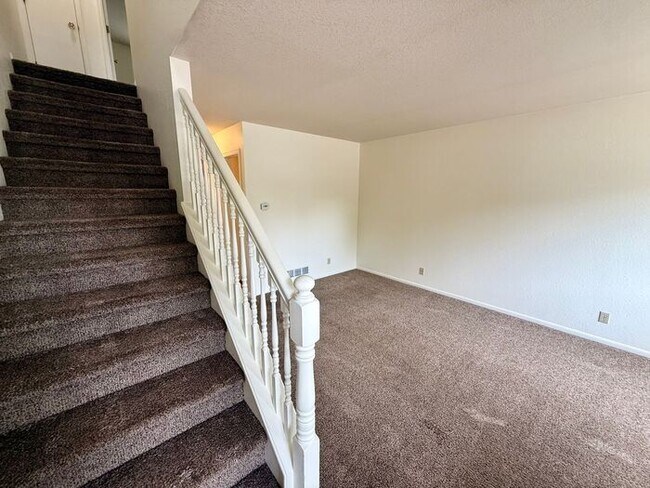 Foto del edificio - 2 Bed 1.5 Bath Townhouse in North Central Loveland
