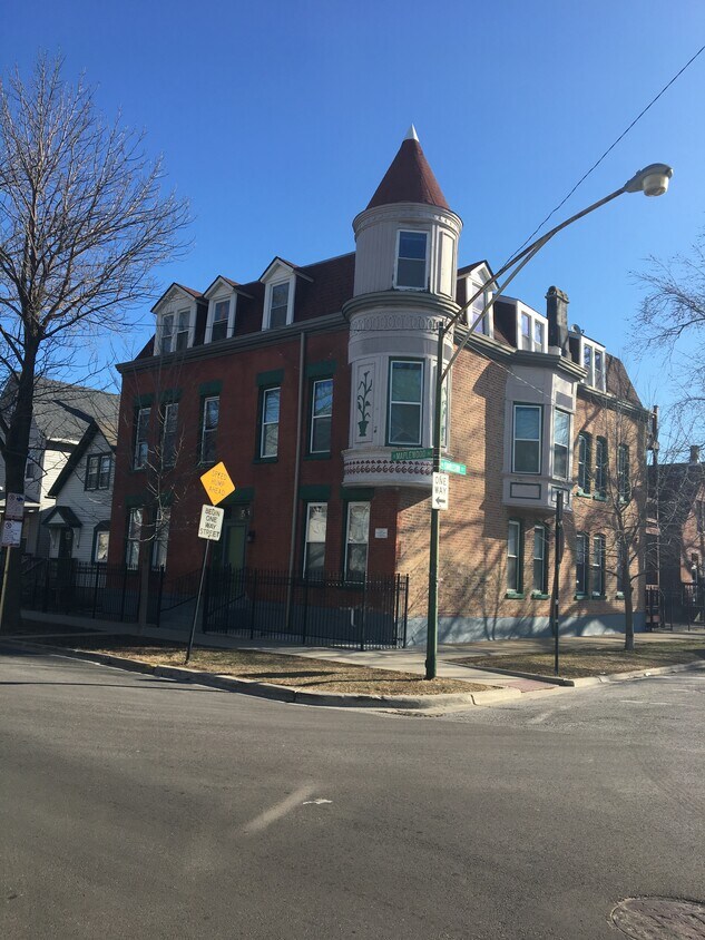 Primary Photo - 2125 N Maplewood Ave