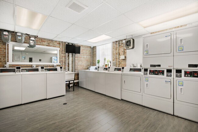 Foto del edificio - 1066 W Glenlake Ave