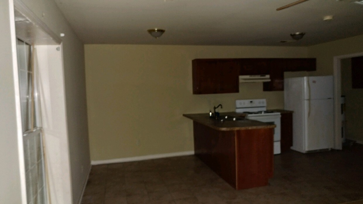 Primary Photo - 230 N Greenwood Ave