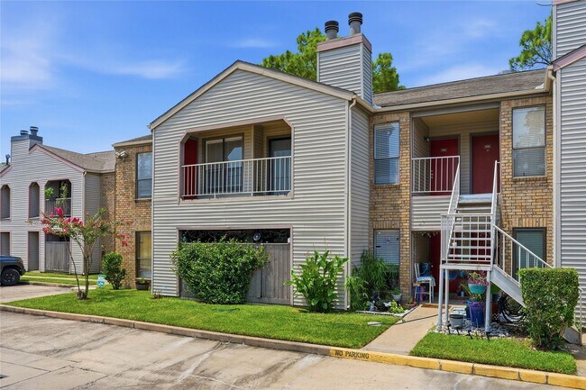 Building Photo - 2025 Augusta Dr