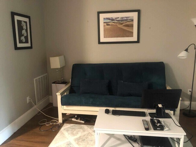 Foto del edificio - 7600 Burgoyne Rd
