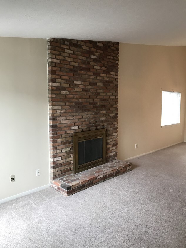 Primary Photo - 8982 Portage Pointe Dr