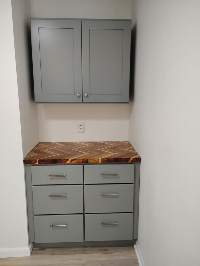 Foto del edificio - 150 McCauley Ave