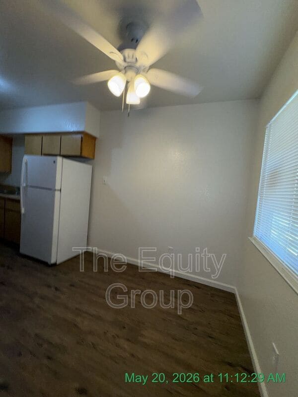 Building Photo - 1326 W Elowin Ave