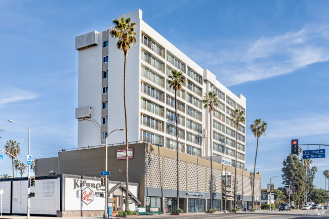 Building Photo - Marina Tower