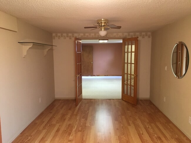 Foto del edificio - 9178 Dudley St