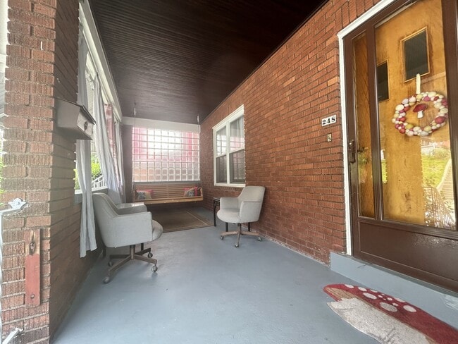 Building Photo - 248 Mansion St