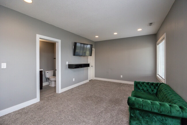 Building Photo - 9440 Rushbrook Dr