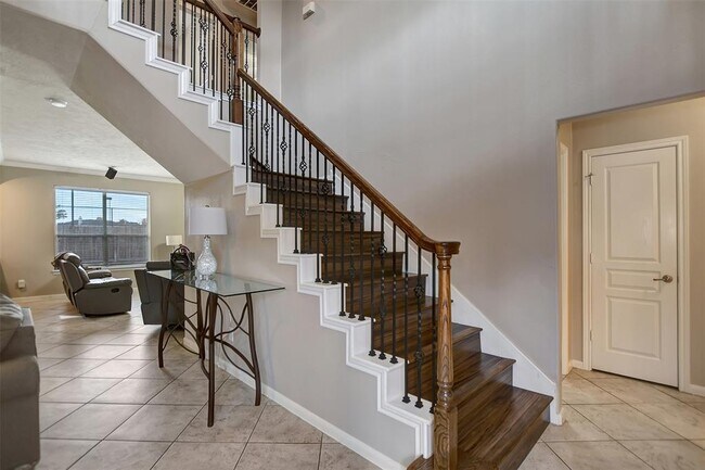 Building Photo - 19315 Country Village Dr