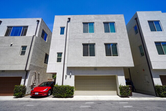 Building Photo - 5232 Pacific Ter