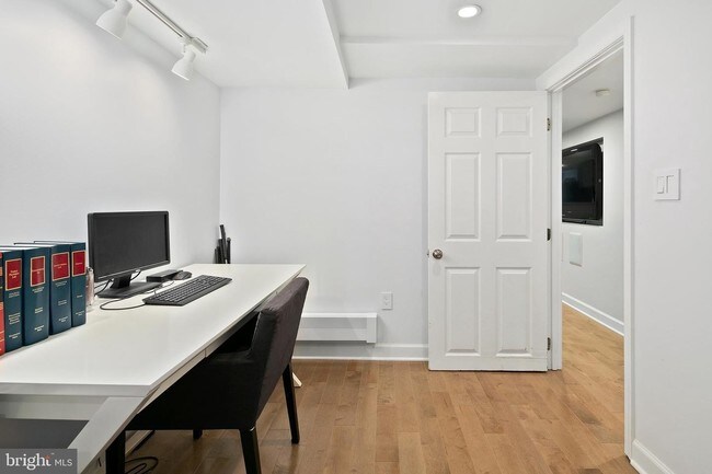Foto del edificio - 1754 Kilbourne Pl NW
