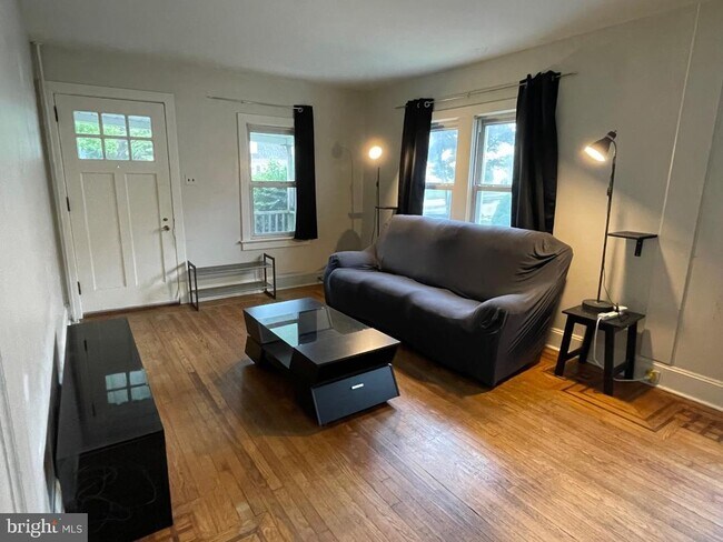 Foto del edificio - 721 Mayflower Ave