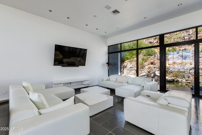Foto del edificio - 4228 E Highlands Dr